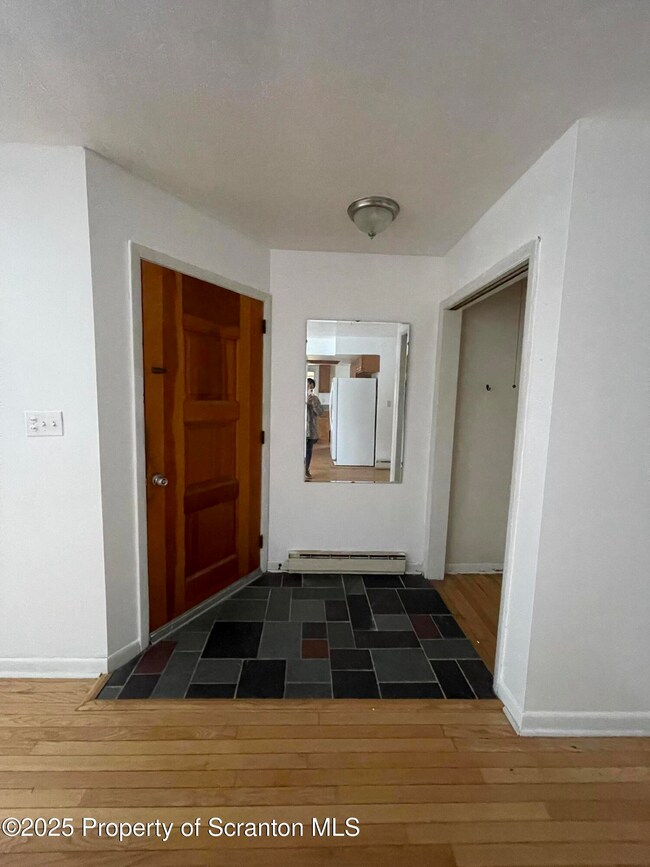 811 Hill St, Throop, PA 18512 - photo 6