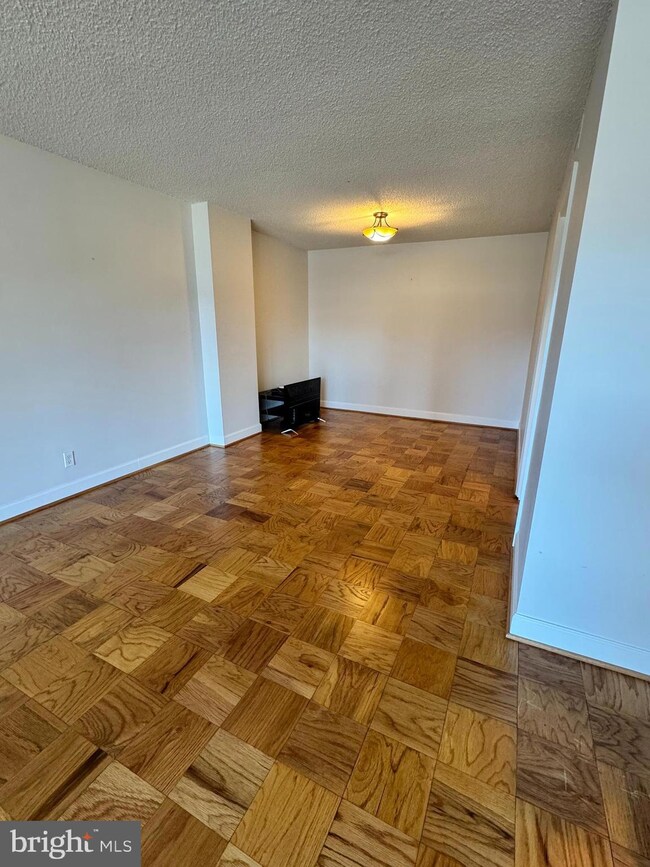 Tower Villas unit 104, Arlington, VA 22203 - photo 2