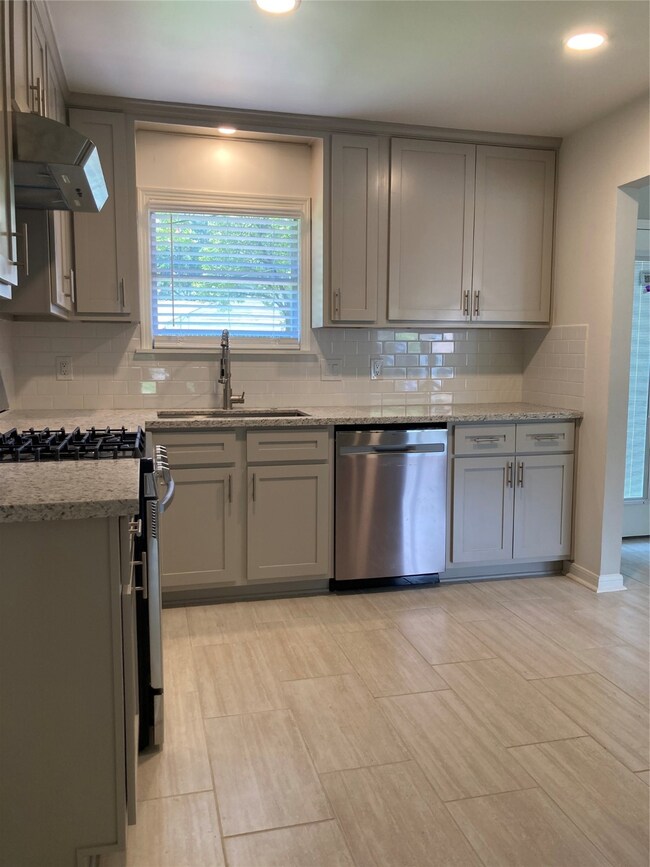 1605 Lamonte Ln, Houston, TX 77018 - photo 5