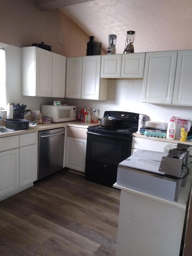 1526 Simpson Dr, Columbus, OH 43227 - photo 5