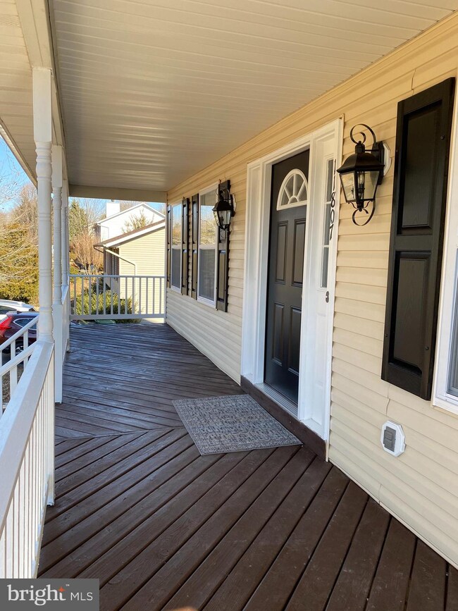 11807 Clarence Dr, Fredericksburg, VA 22407 - photo 5