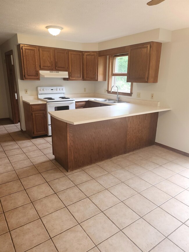 165 Old Derry Rd unit B, Hudson, NH 03051 - photo 7