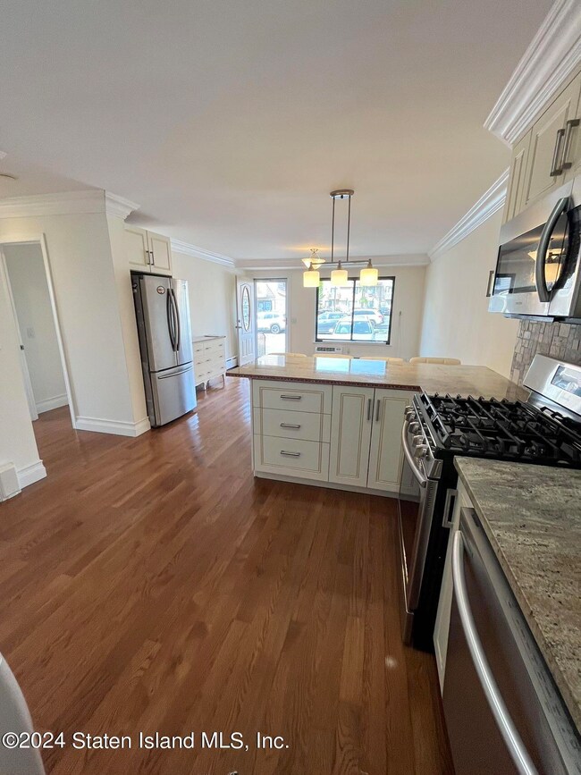 46 Daffodil Ln unit 73, Staten Island, NY 10314 - photo 6