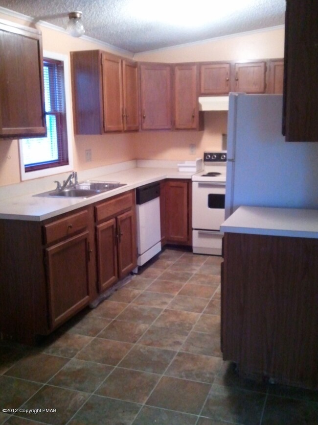 237 Acorn Cir, Lehman Township, PA 18301 - photo 2