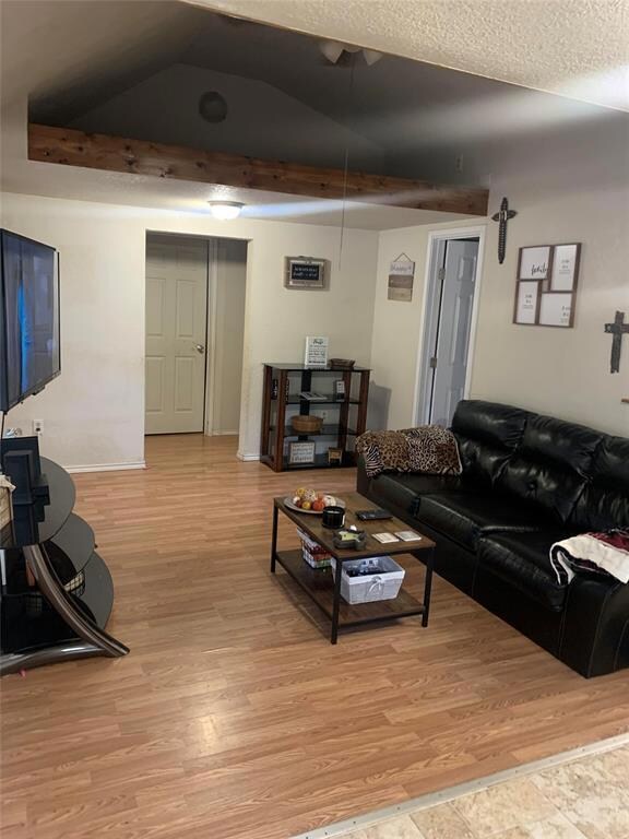 109 Wildwood Ct, Granbury, TX 76049 - photo 2