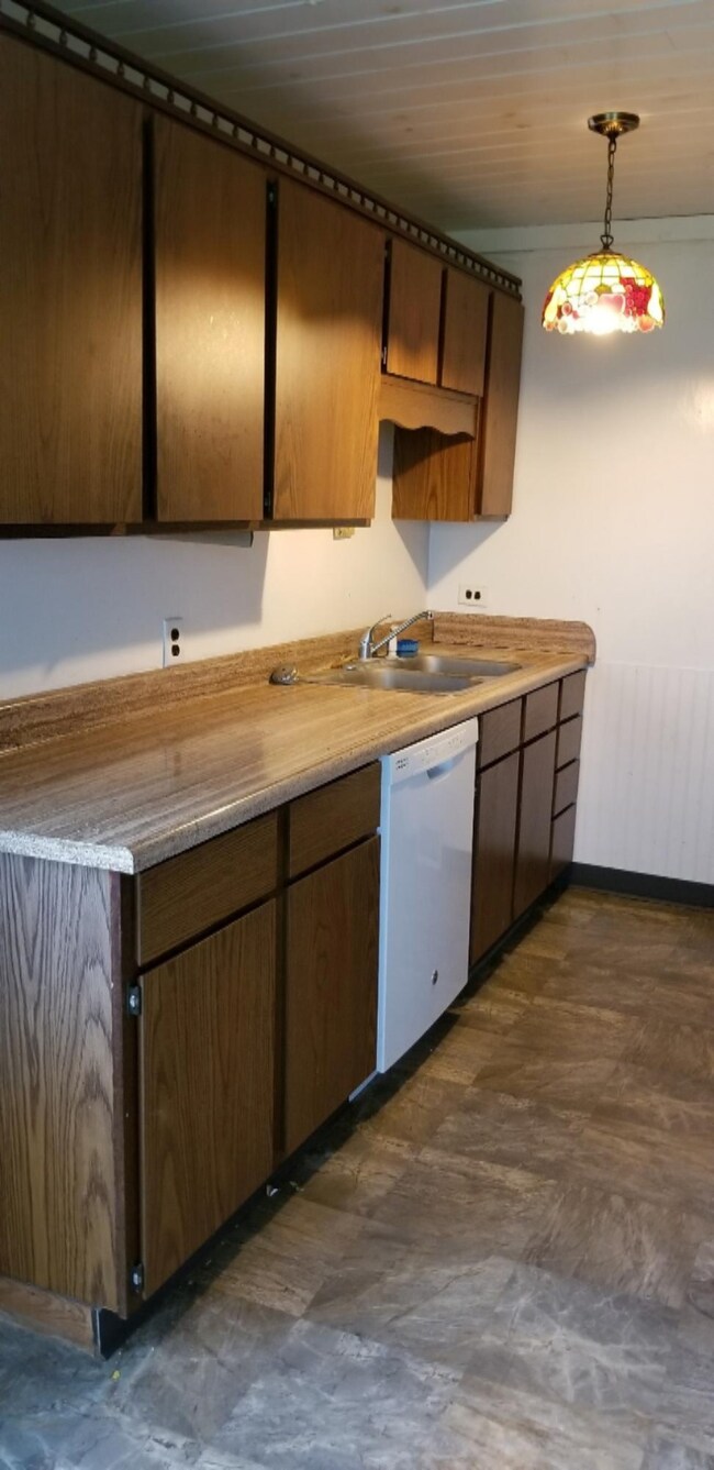 Kitchen (b)