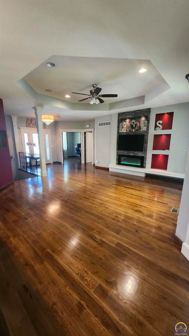 5321 SW Timber Ridge Ln, Topeka, KS 66610 - photo 2