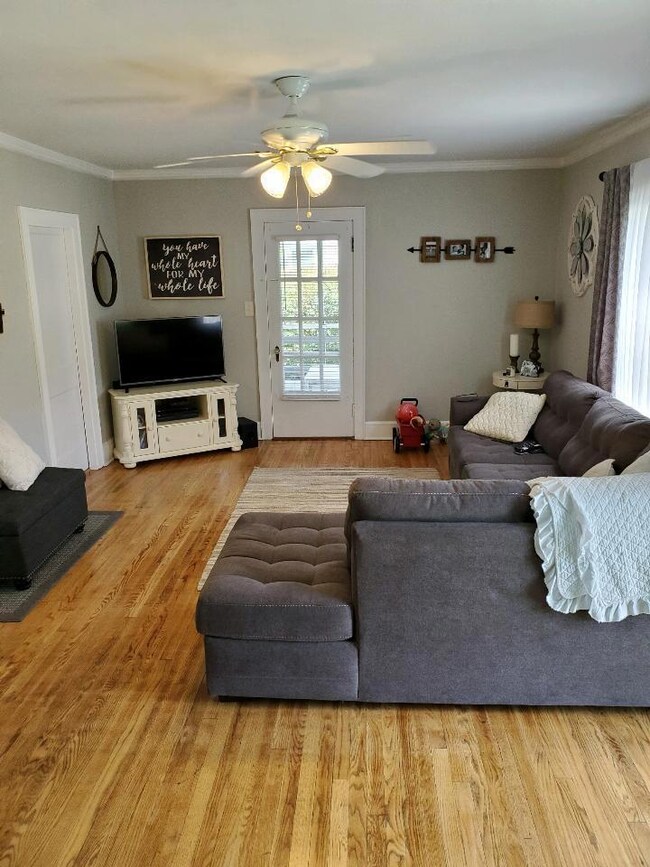 219 WEST I GRACIOUS LIVING ROOM WITH ADJ