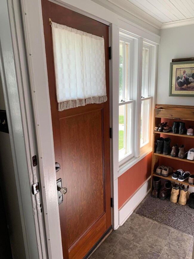 515 3rd St SE, Jamestown, ND 58401 - photo 2