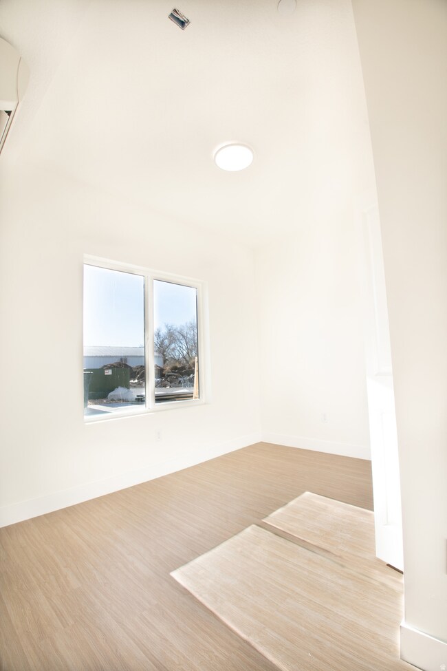 2085 N Main St unit 301, Sunset, UT 84015 - photo 6