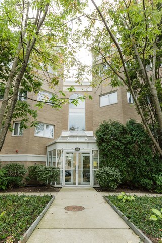 140 Manchester Dr unit 301, Buffalo Grove, IL 60089 - photo 3