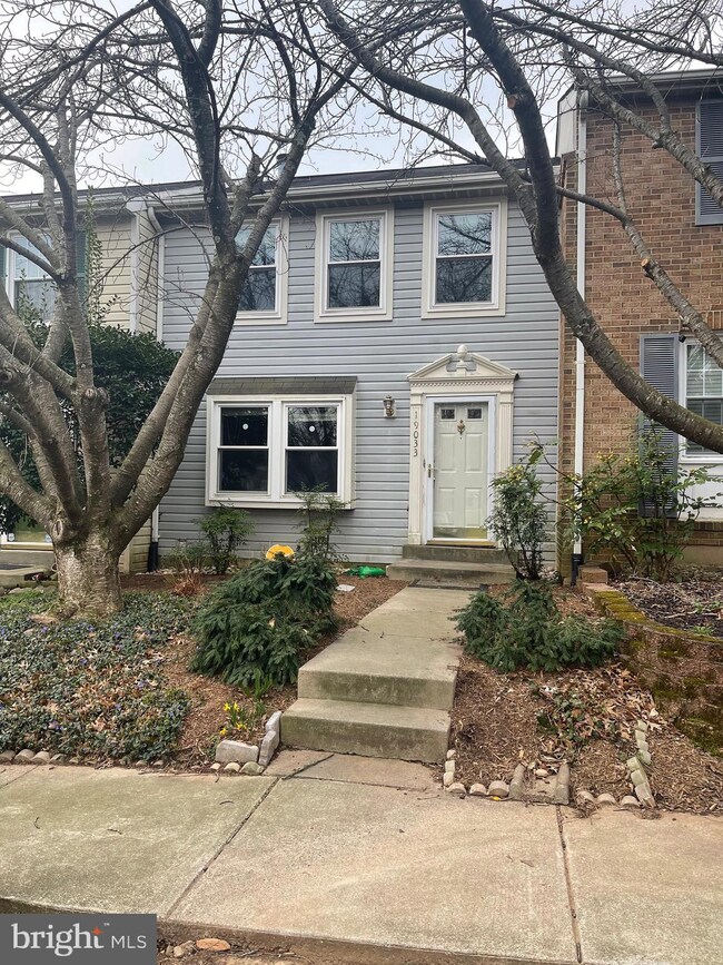 19033 Partridge Wood Dr, Germantown, MD 20874 - photo 2