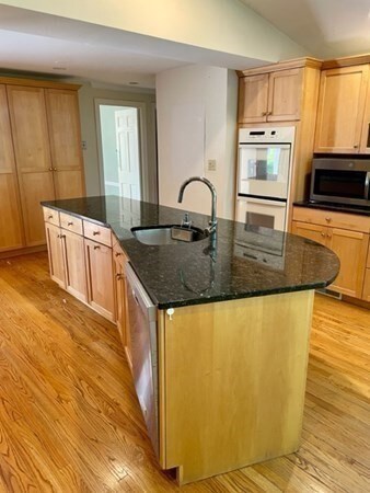 124 Pilgrim Rd unit RD, Wellesley Hills, MA 02481 - photo 6