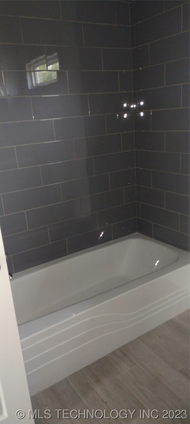 3977 N 195 Rd, Beggs, OK 74421 - photo 5