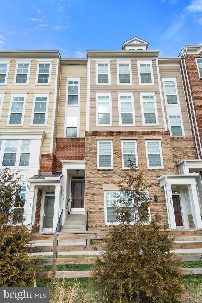 43425 Town Gate Square, Chantilly, VA 20152 - photo 4