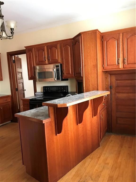 Bar area in kitchen
