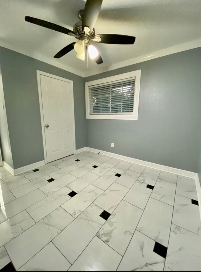 6438 King Post Dr, Houston, TX 77088 - photo 3