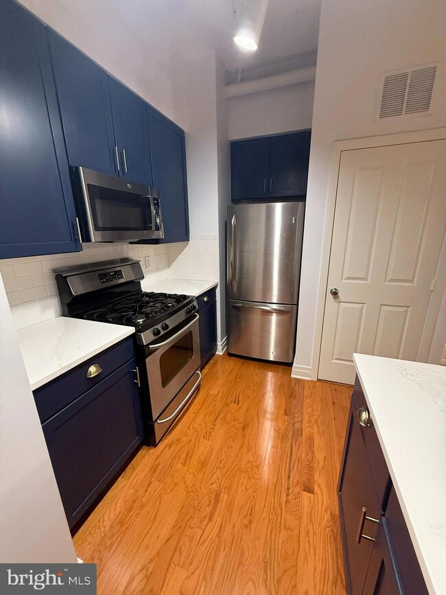 1201 N Garfield St unit 210, Arlington, VA 22201 - photo 2