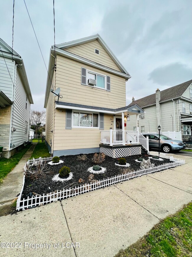 366 E Union St, Nanticoke, PA 18634 - photo 2