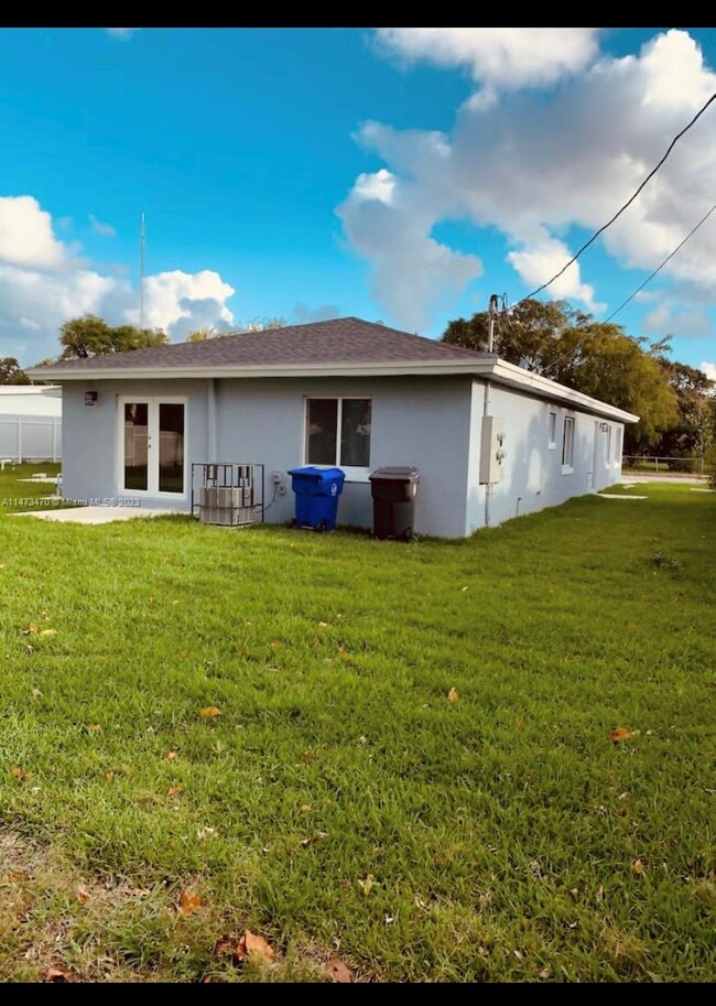5811 SW 26th St unit 5811, West Park, FL 33023 - photo 2