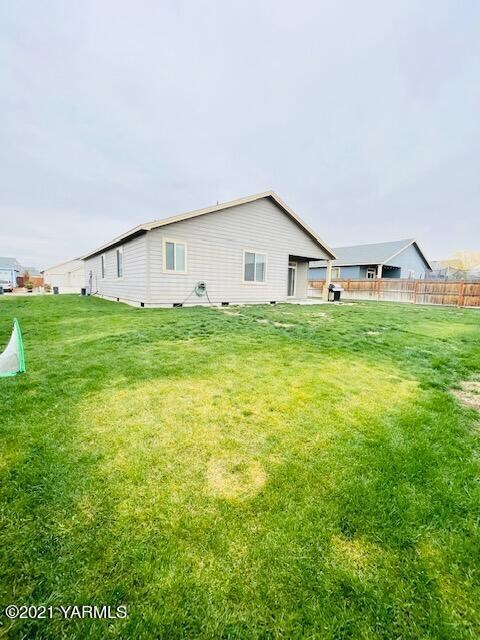 804 Citra Ave, Moxee, WA 98936 - photo 4