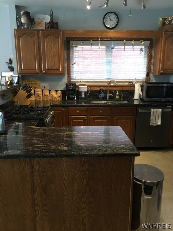 3916 Deveaux St, Niagara Falls, NY 14305 - photo 3