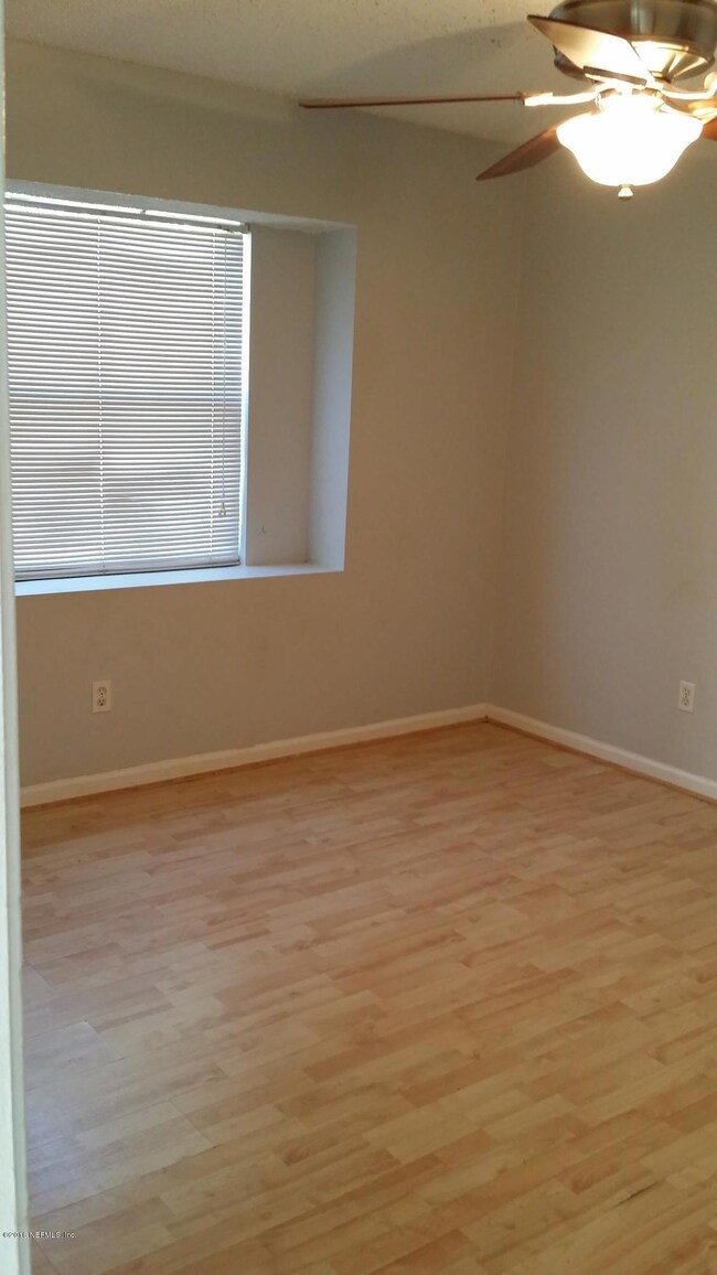 2502 Townsquare Dr, Jacksonville, FL 32216 - photo 4