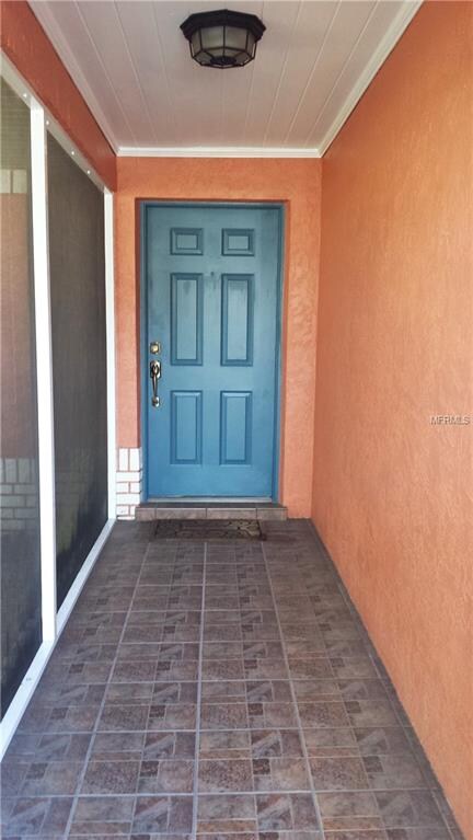 FRONT SCREENED ENTRY