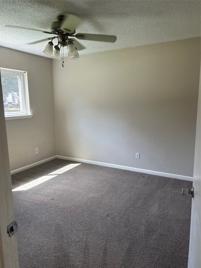 206 Sunnyview Ave unit B, Friendswood, TX 77546 - photo 5