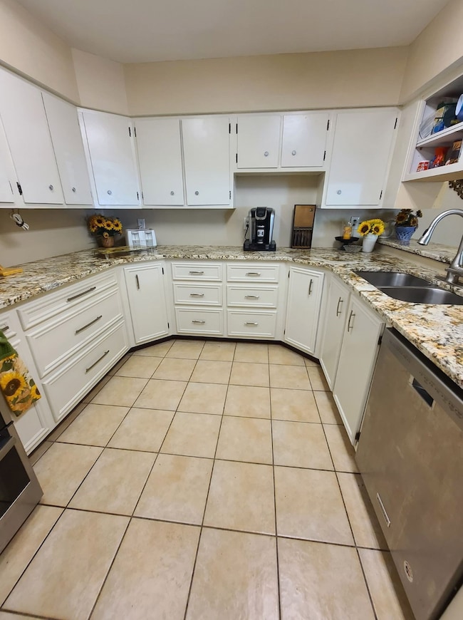 Beautiful granite contour tops.