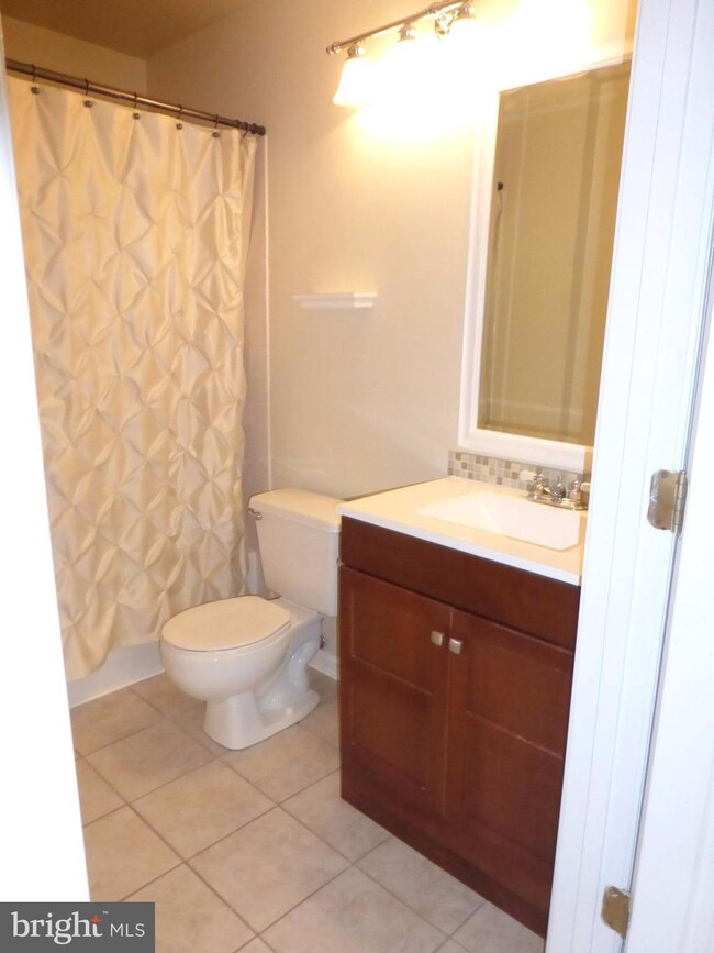 1122 Huntmaster Terrace NE unit 102, Leesburg, VA 20176 - photo 6