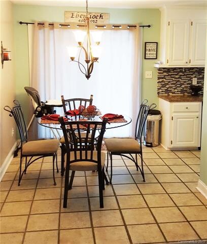 Very large dining or breakfast room off of kitchen