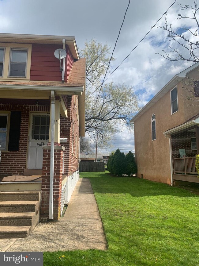 821 W 3rd St, Lansdale, PA 19446 - photo 3