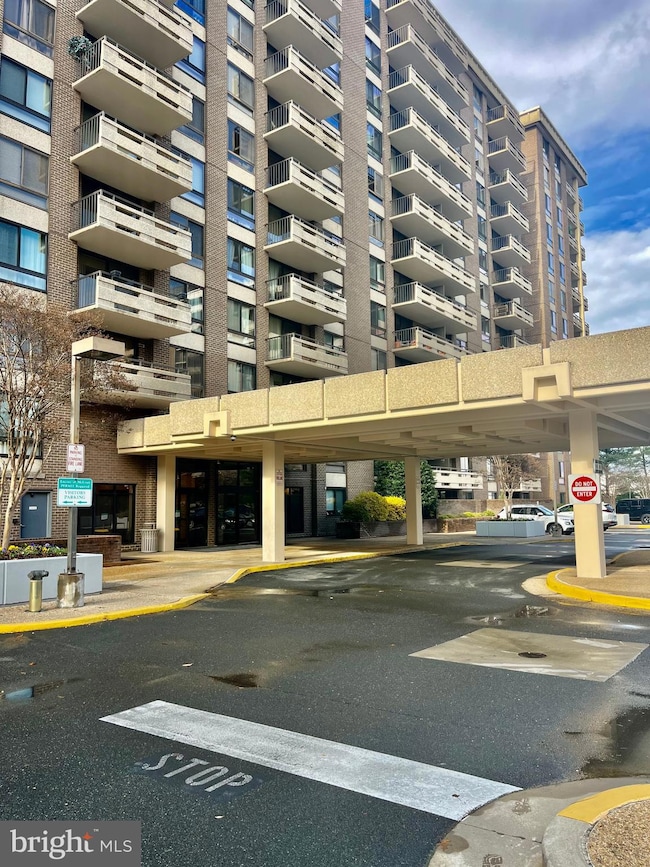 Encore of McLean unit 1104, McLean, VA 22102 - photo 2