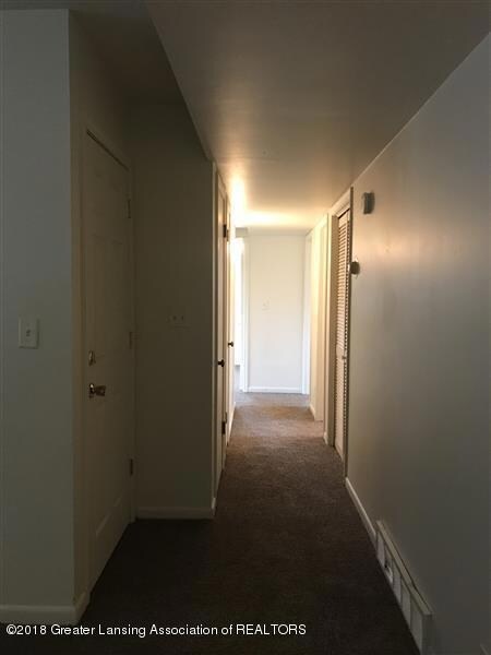 1032-2 Hall