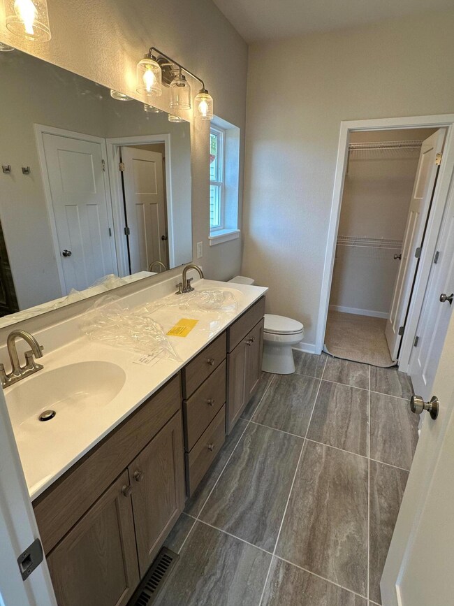 Double Sinks in Primary Bath