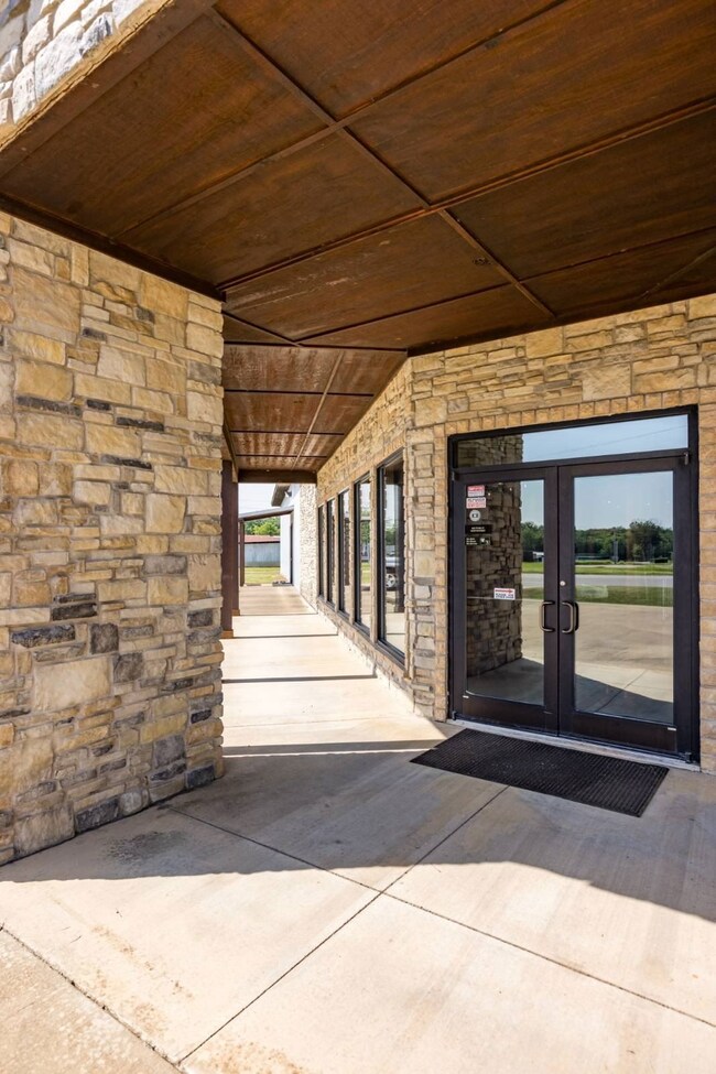 1910 E Jackson St, Hugo, OK 74743 - photo 6