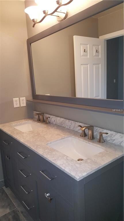 Master  bathroom