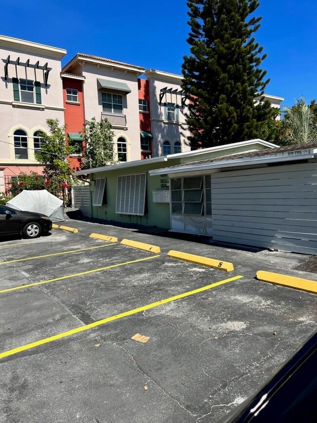 1020 NE 17th Way unit 3, Fort Lauderdale, FL 33304 - photo 6