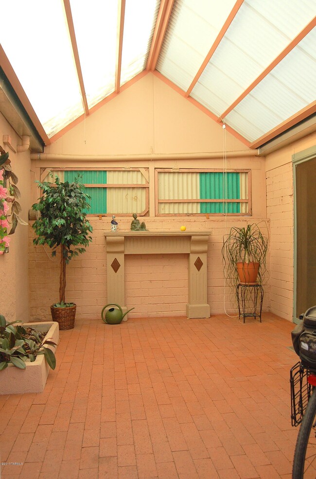 6 Camilla west covered courtyard patio