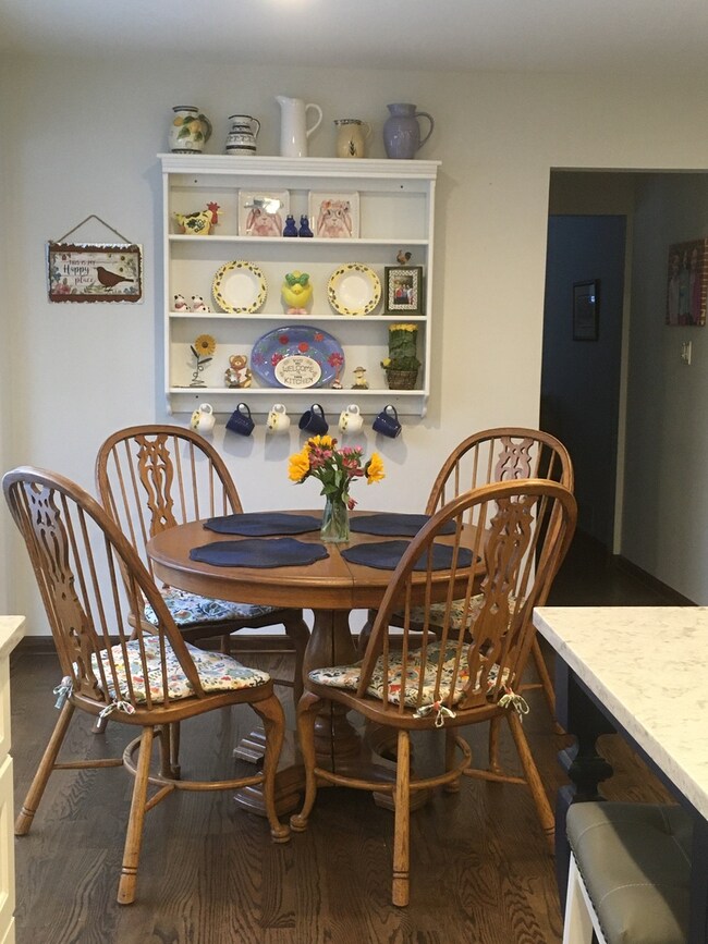 633 W Gartner Rd, Naperville, IL 60540 - photo 5