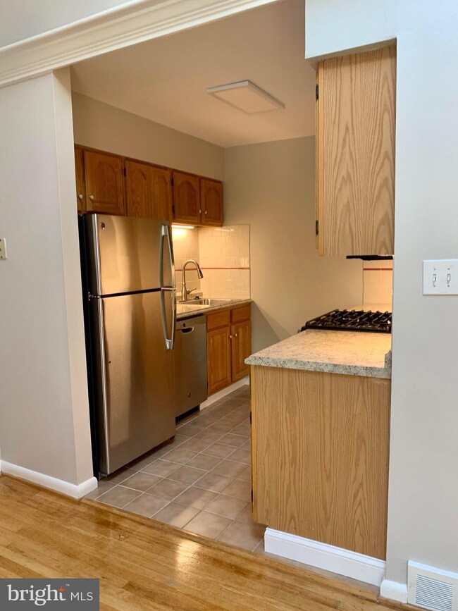 200 N Wayne Ave unit 8, Wayne, PA 19087 - photo 4