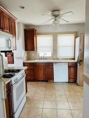 22 Melbourne Ave unit 24, Newtonville, MA 02460 - photo 6