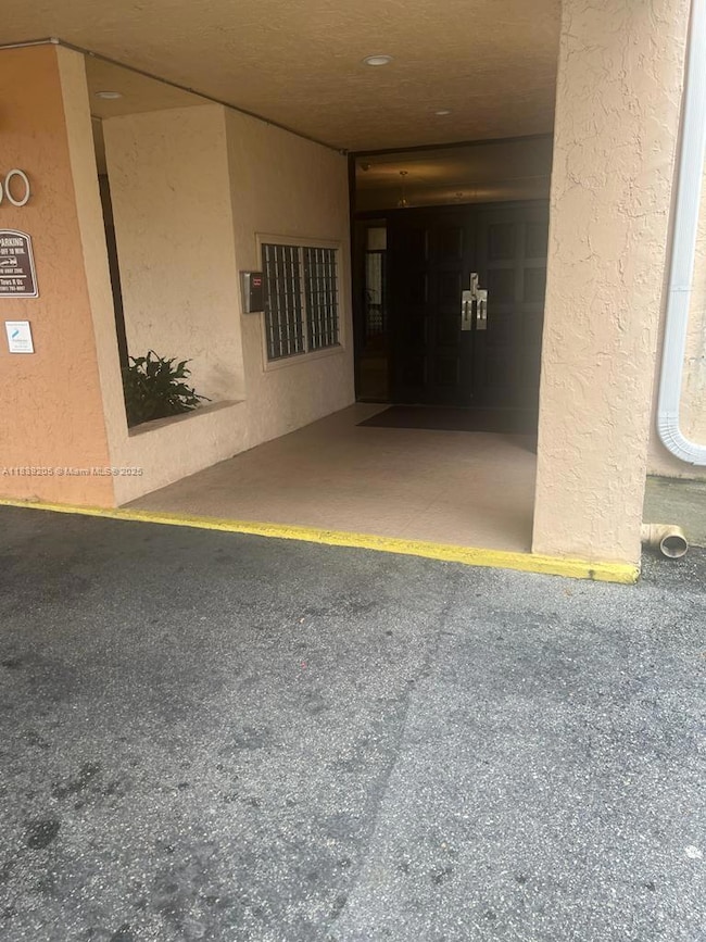 Breakwaters unit 27, West Palm Beach, FL 33401 - photo 4