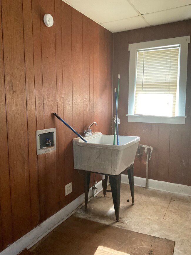 1601 Fairview St, Anderson, IN 46016 - photo 7