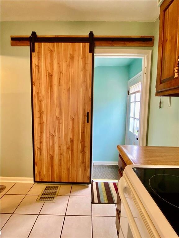 2001 SW Bowman Ct, Topeka, KS 66604 - photo 3