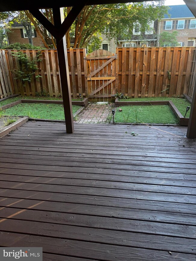 8259 Cedar Landing Ct, Alexandria, VA 22306 - photo 5