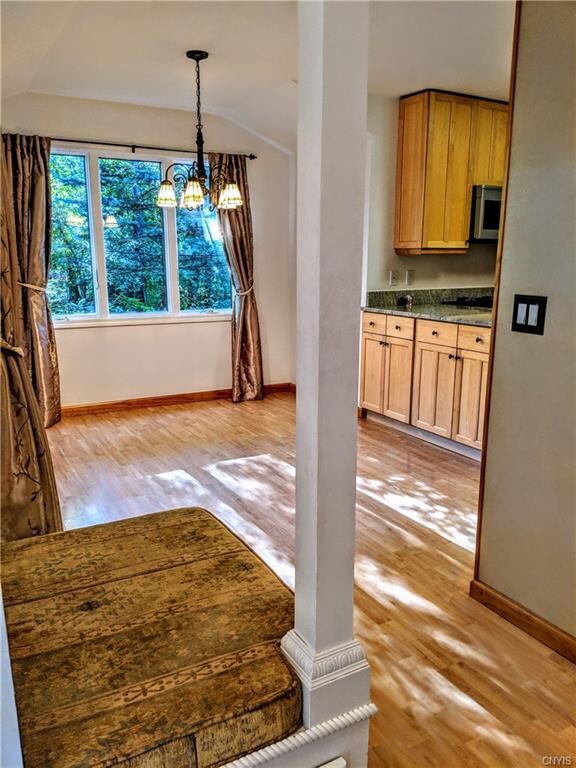 Front entry view to eat in kitchen area.