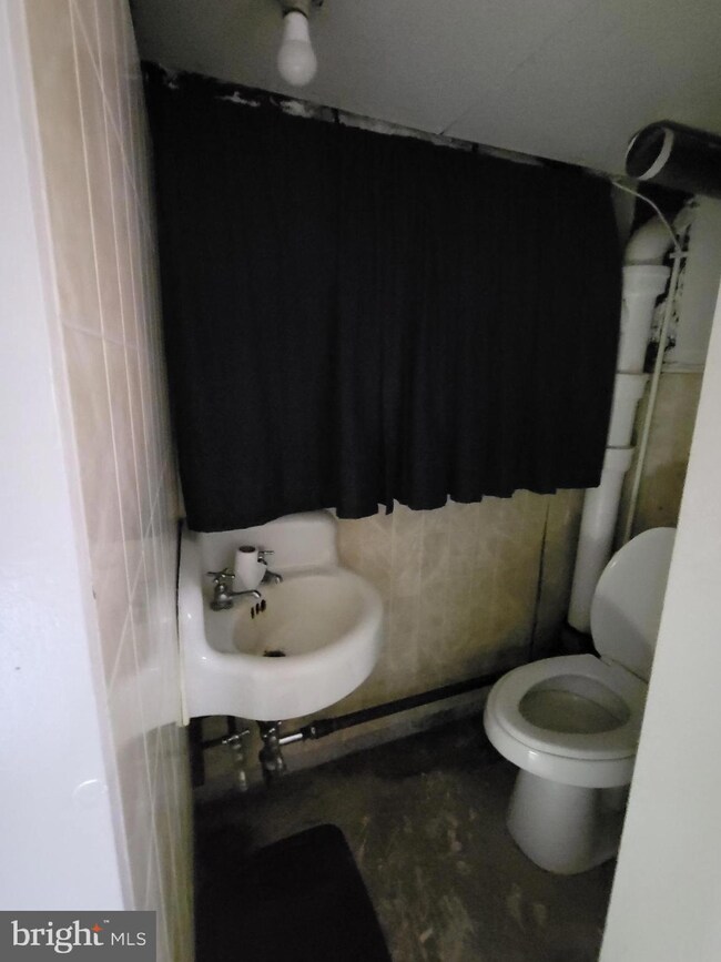 726 Thorn St, Reading, PA 19601 - photo 6