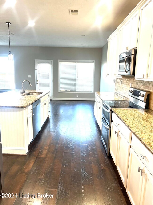 11701 English Meadow Dr, Louisville, KY 40229 - photo 4